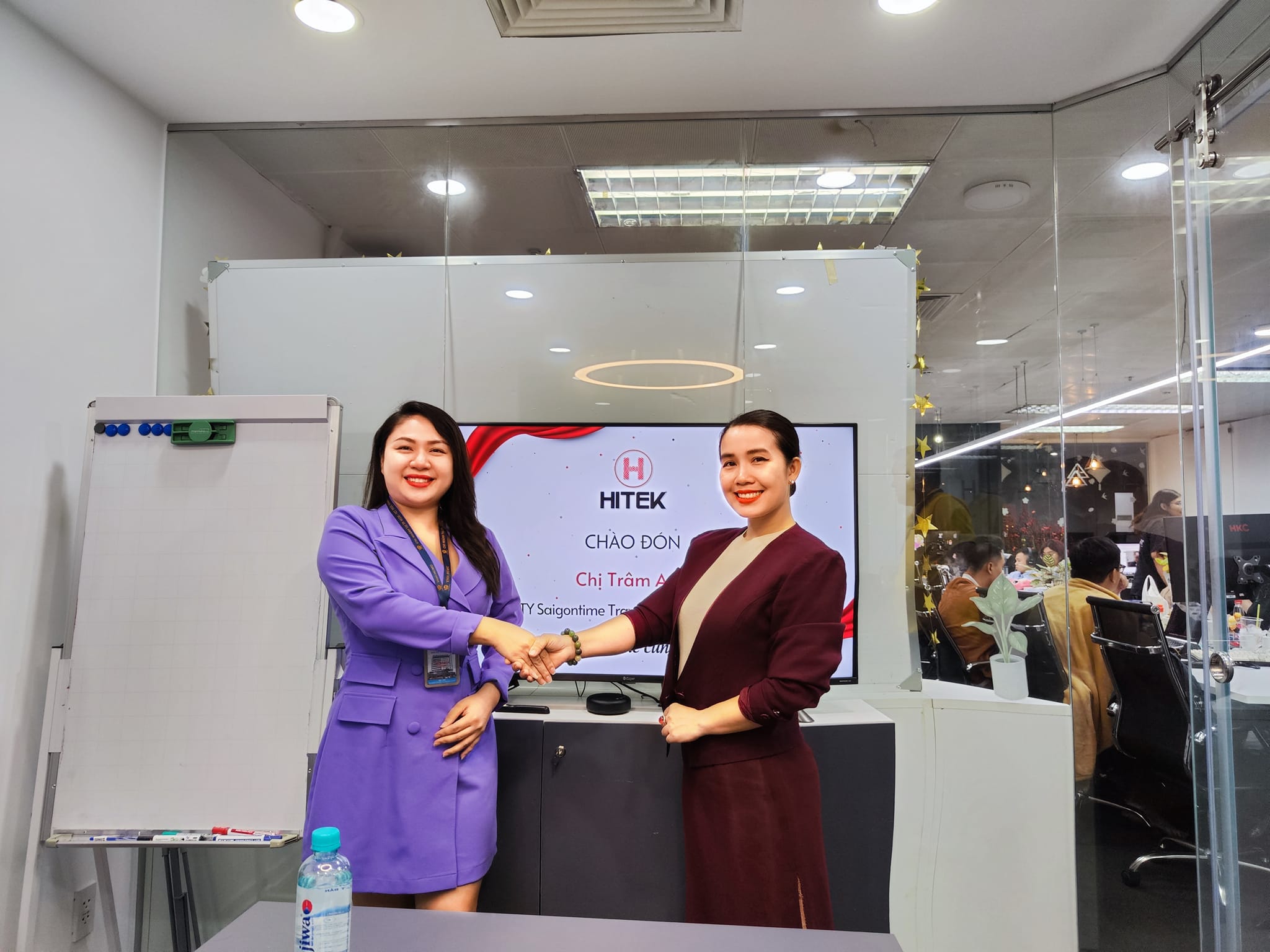 Saigontimes Travel と Hitek Group: 地域社会と共に繋がり、発展する