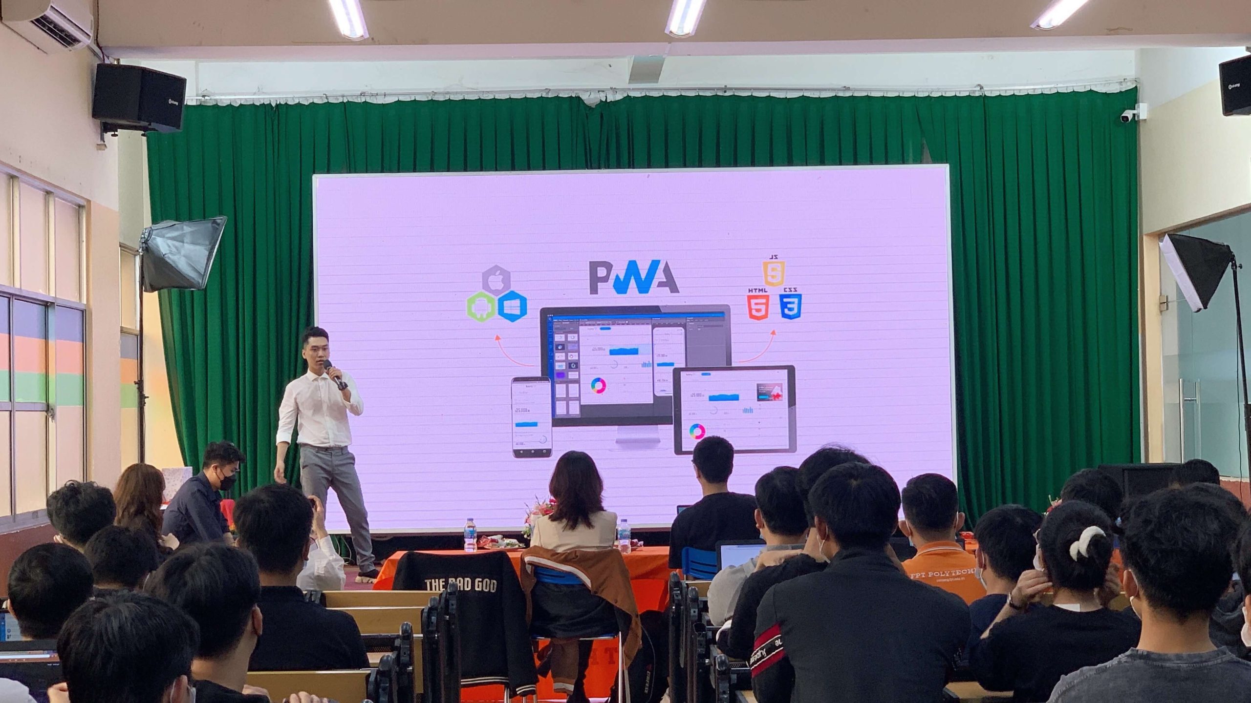 Hitek Technology Group CorporationとFPT Polytechnic College HCMは、ワークショップを開催しました。