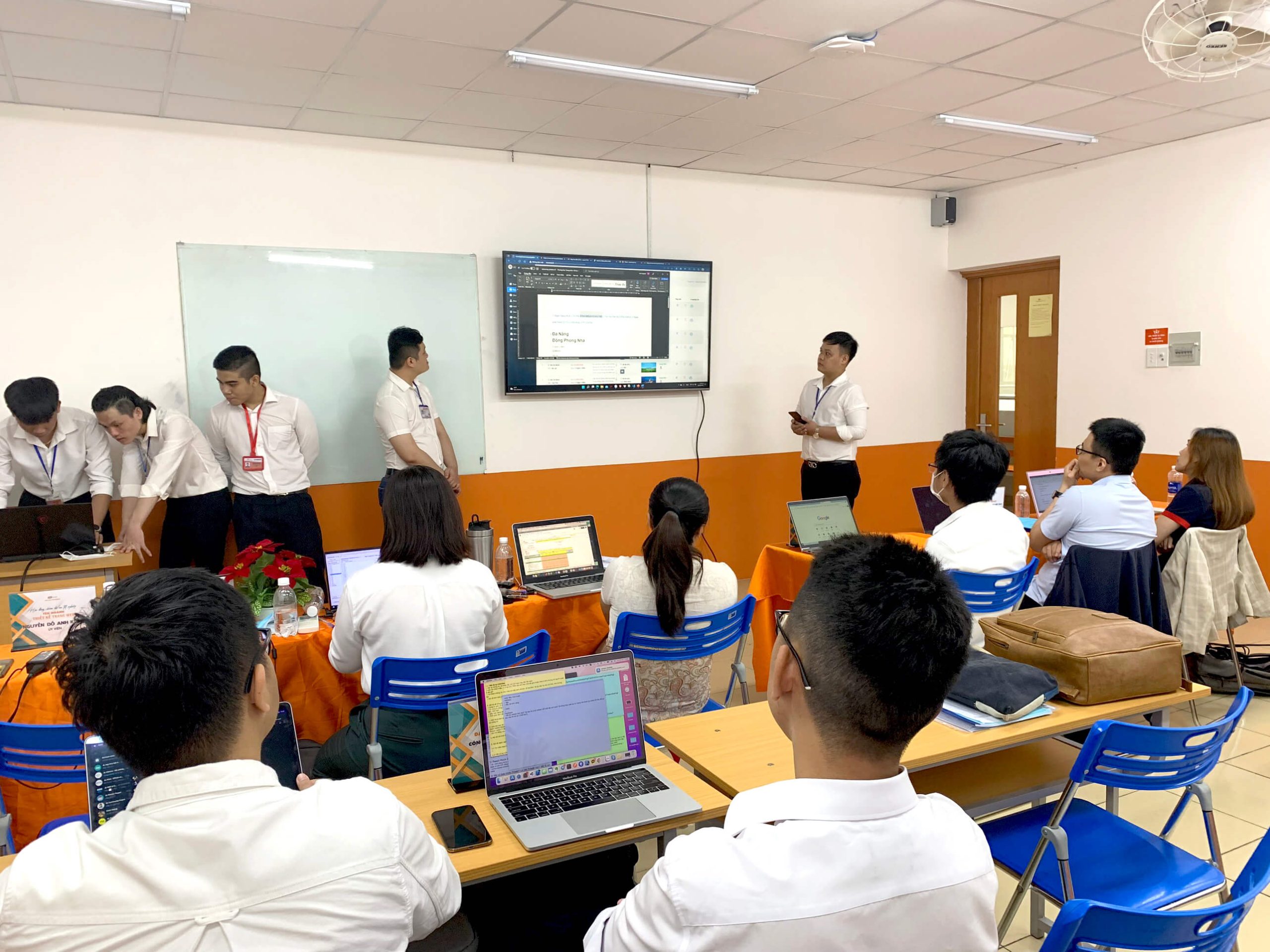 fpoly学生が卒業プロジェクト第2陣の防衛を行いました。